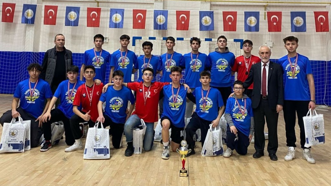 Sivas Belediye Başkanlığı Liseler arası voleybol turnuvasında erkek ve kız voleybol takımlarımızdan büyük başarı.